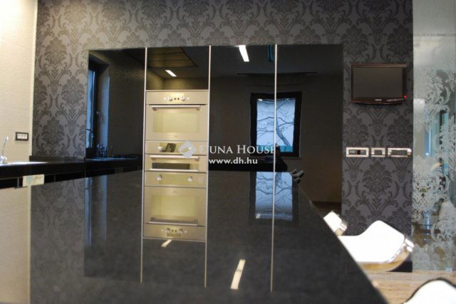 Eladó családi ház, Szentendrén 616 M Ft, 3 szobás