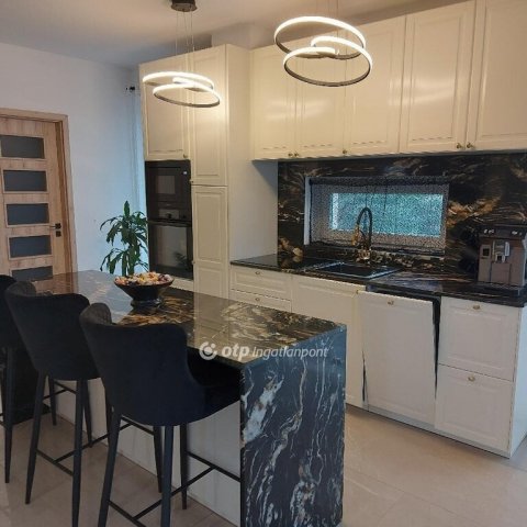 Eladó ikerház, Dunavarsányban 135 M Ft, 4 szobás