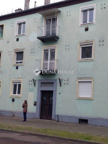 Eladó téglalakás, Baján 28.9 M Ft, 1+1 szobás