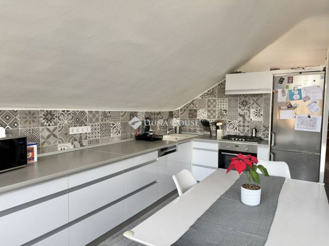 Eladó téglalakás, Pécsett 70 M Ft, 4 szobás