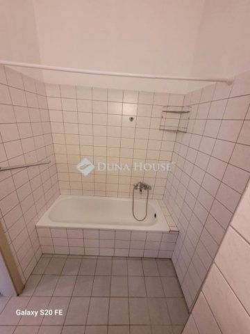 Eladó téglalakás, Vecsésen 74.9 M Ft, 4 szobás