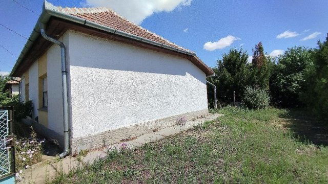 Eladó családi ház, Alattyánban 9.5 M Ft, 2 szobás