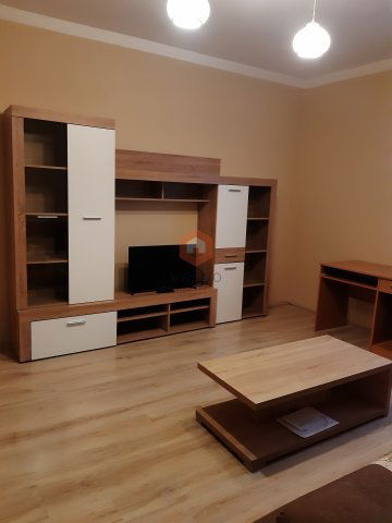 Kiadó panellakás, albérlet, Pécsett, Stadion utcában, 2 szobás