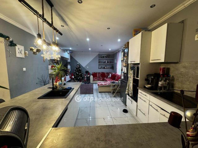 Eladó családi ház, Hosszúpályin 39.999 M Ft, 4 szobás