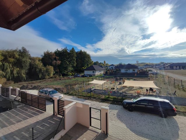 Eladó ikerház, Vácrátóton 105 M Ft, 5 szobás