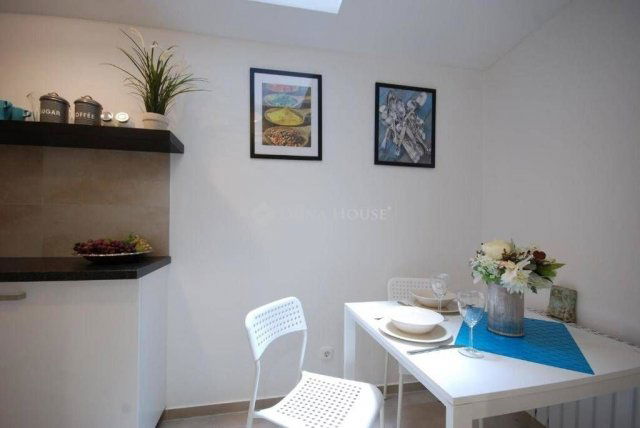 Eladó téglalakás, Budapesten, VI. kerületben 52.5 M Ft, 2 szobás