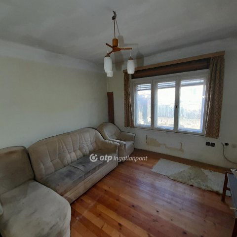 Eladó ikerház, Tolnán 30.99 M Ft, 4+2 szobás