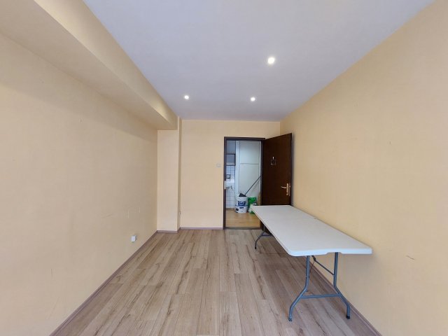 Kiadó iroda, Szegeden 27 E Ft / hó, 1 szobás