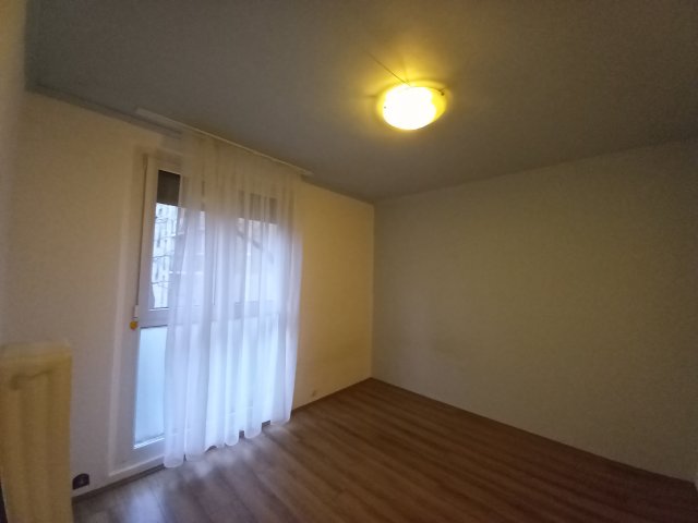 Kiadó panellakás, albérlet, Pécsett, Páfrány utcában