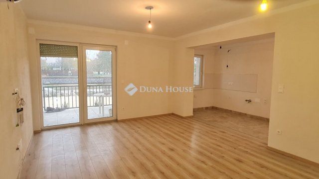 Eladó téglalakás, Siófokon, Vasút soron 72.223 M Ft, 2 szobás