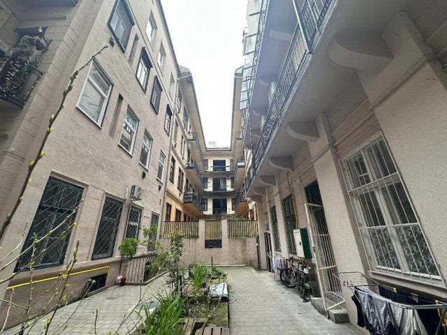 Eladó téglalakás, Budapesten, IX. kerületben 42.9 M Ft, 1 szobás