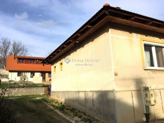 Eladó családi ház, Bakonynánán 75 M Ft, 2 szobás