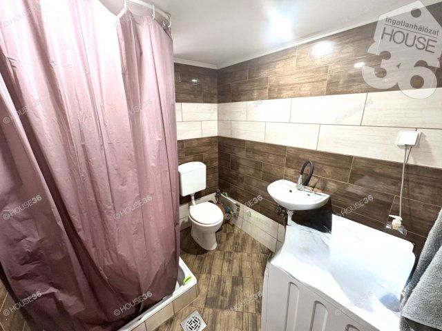 Eladó családi ház, Csongrádon 45.99 M Ft, 4 szobás