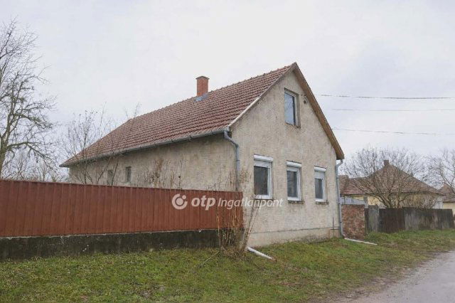 Eladó családi ház, Jászfényszarun 45 M Ft, 1+2 szobás