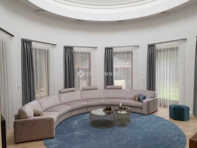 Eladó családi ház, Kecskeméten 379 M Ft, 10 szobás