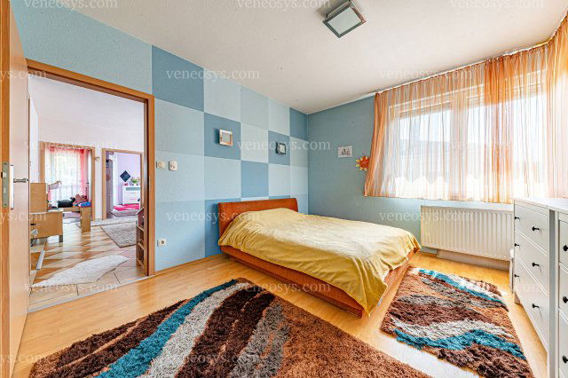 Eladó családi ház, Siófokon 369.99 M Ft, 12 szobás