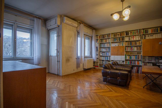 Eladó téglalakás, Budapesten, I. kerületben, Dózsa György téren