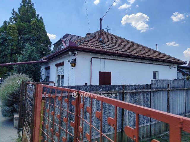 Eladó családi ház, Szolnokon 42.9 M Ft, 3 szobás