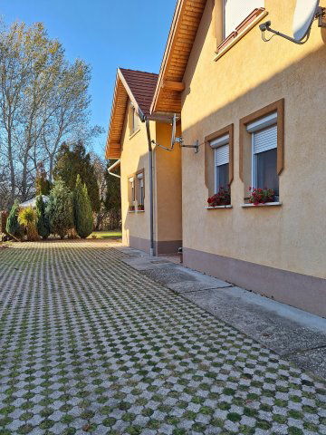 Eladó téglalakás, Győrött 73 M Ft, 2 szobás