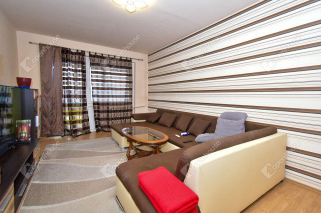 Eladó panellakás, Szegeden 69.5 M Ft, 4 szobás