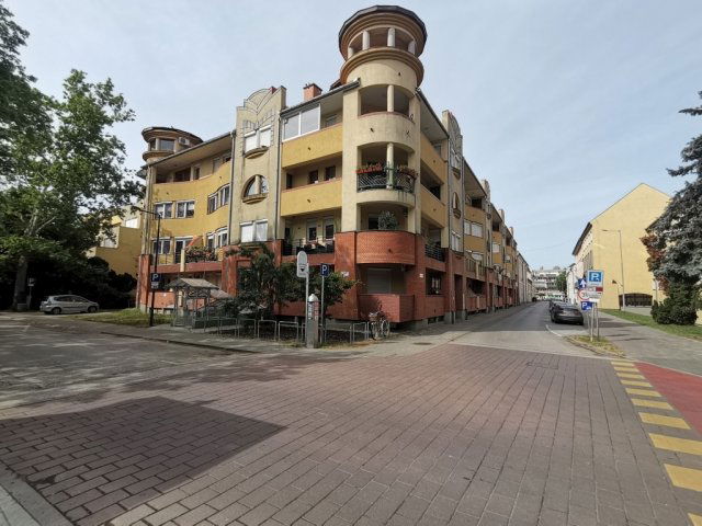 Kiadó ipari ingatlan, Békéscsabán 180 E Ft / hó