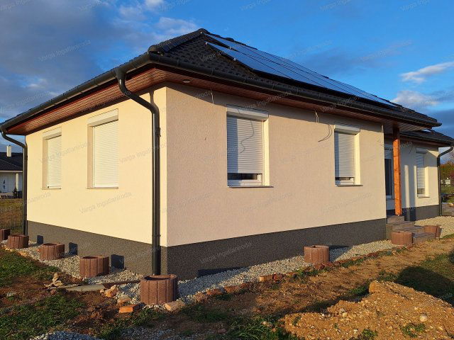 Eladó családi ház, Lövőn 109.9 M Ft, 4 szobás