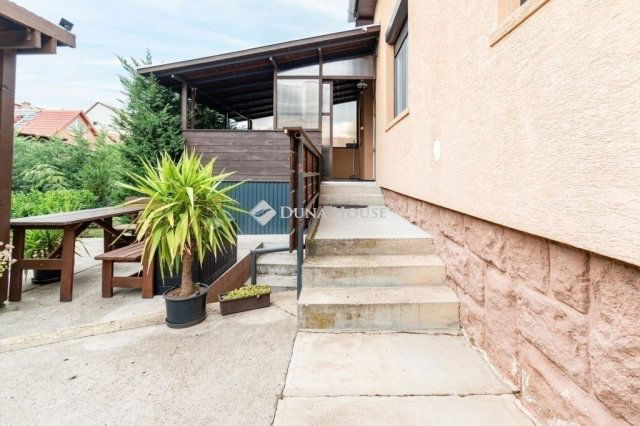 Eladó családi ház, Budapesten, XVIII. kerületben 104.9 M Ft