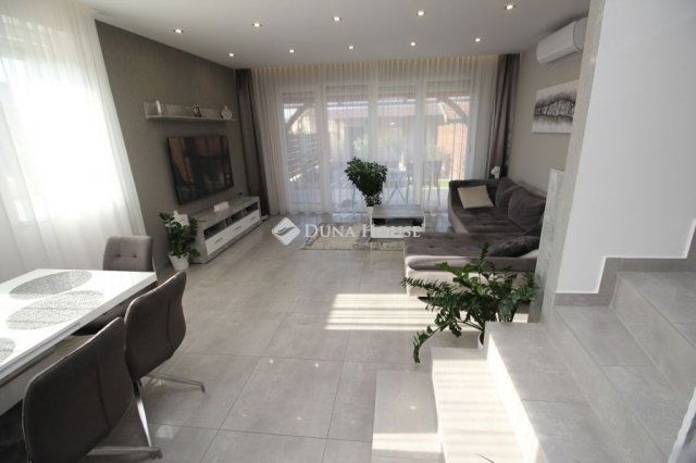 Eladó családi ház, Kecskeméten 99.9 M Ft, 5 szobás