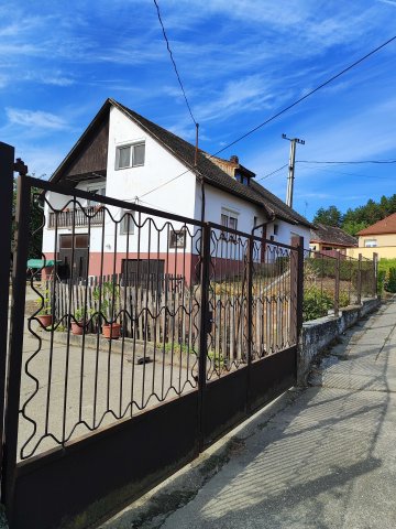 Eladó családi ház, Szekszárdon, Szőlő utcában 61 M Ft