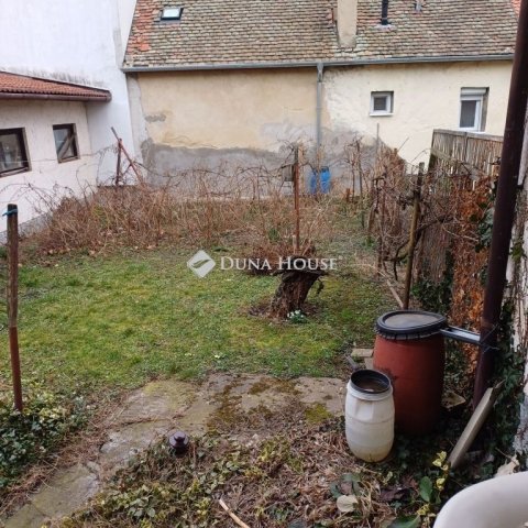 Eladó ikerház, Pécsett 59 M Ft, 4 szobás / költözzbe.hu