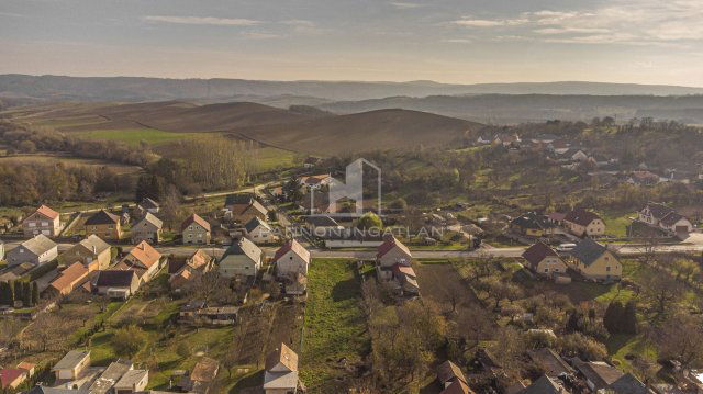 Eladó telek, Csetényben 7.9 M Ft / költözzbe.hu