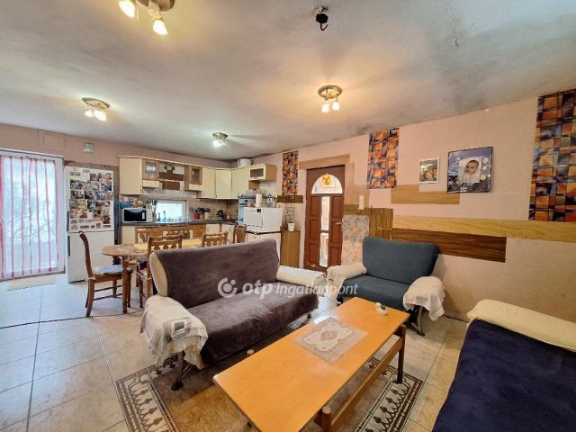 Eladó családi ház, Piliscsabán 74.9 M Ft, 3+1 szobás