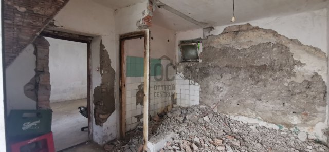 Eladó családi ház, Komáromban 15.5 M Ft, 2 szobás