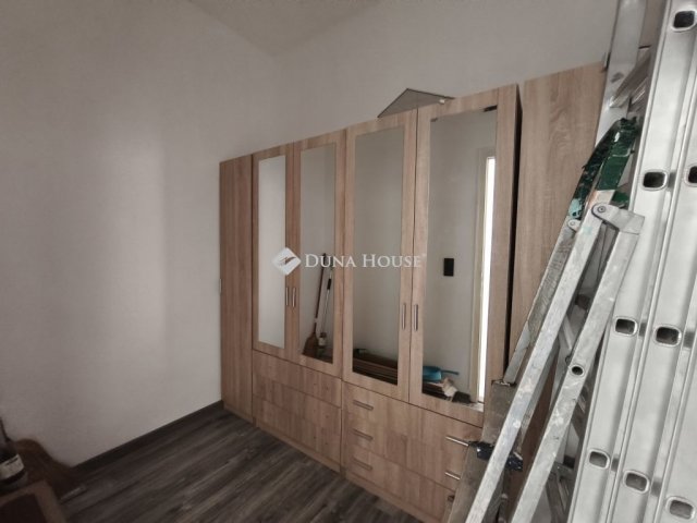 Eladó családi ház, Szentendrén 129 M Ft, 5 szobás