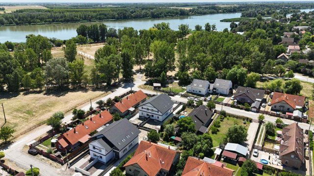 Eladó ikerház, Szigetszentmártonban 65.9 M Ft, 4 szobás