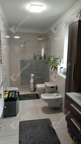 Eladó téglalakás, Győrött 134.5 M Ft, 4 szobás