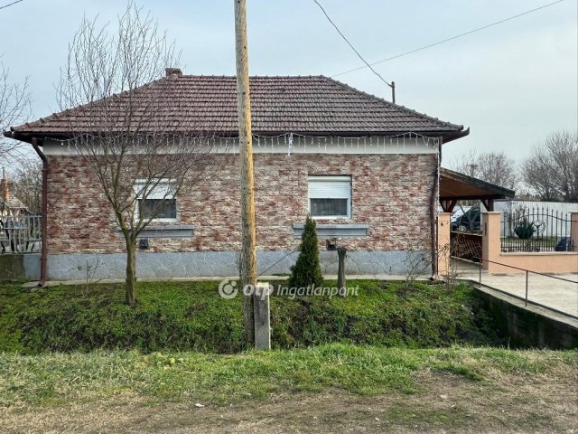 Eladó családi ház, Egyeken 30 M Ft, 4 szobás