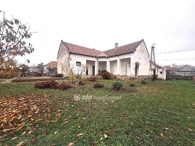 Eladó családi ház, Vésztőn 12 M Ft, 2 szobás