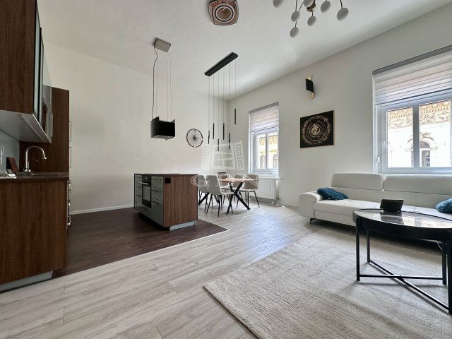 Eladó téglalakás, Budapesten, VI. kerületben 129 M Ft, 3 szobás