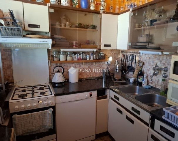 Eladó családi ház, Szentendrén 95.9 M Ft, 3 szobás