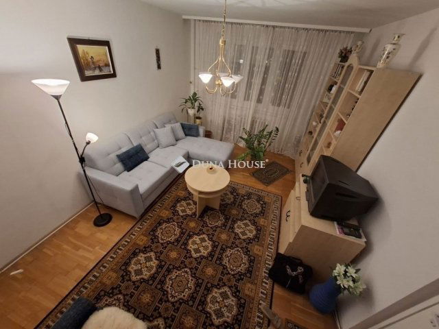 Eladó panellakás, Szegeden 64.9 M Ft, 3+1 szobás