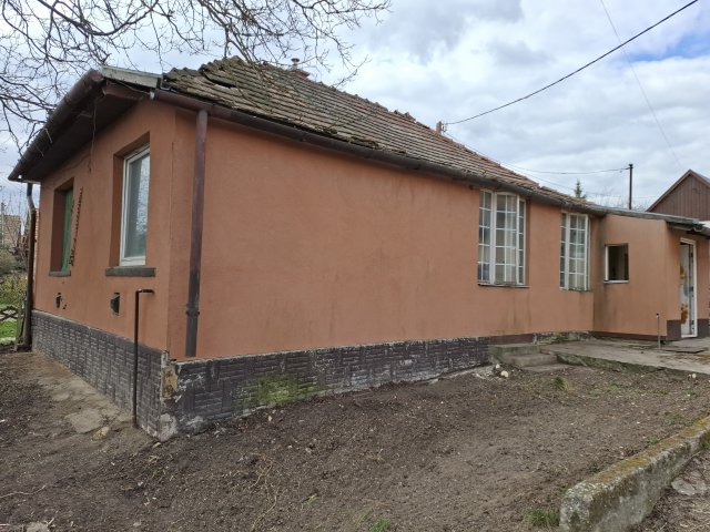 Eladó családi ház, Mendén, Jókai utcában 29.9 M Ft, 3 szobás