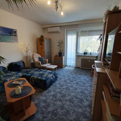 Eladó téglalakás, Komlón 24.5 M Ft, 2 szobás