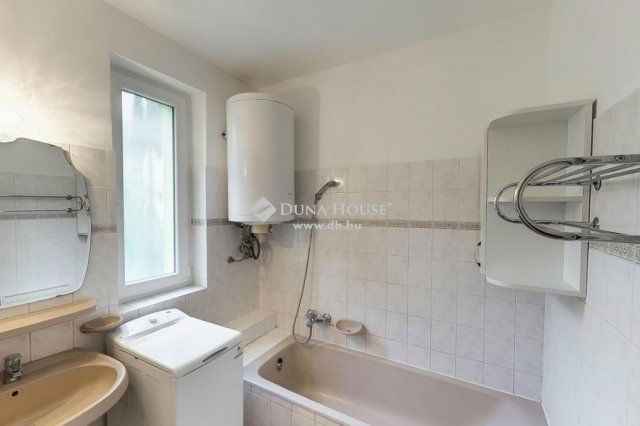 Eladó családi ház, Kecskeméten 125 M Ft, 6+1 szobás