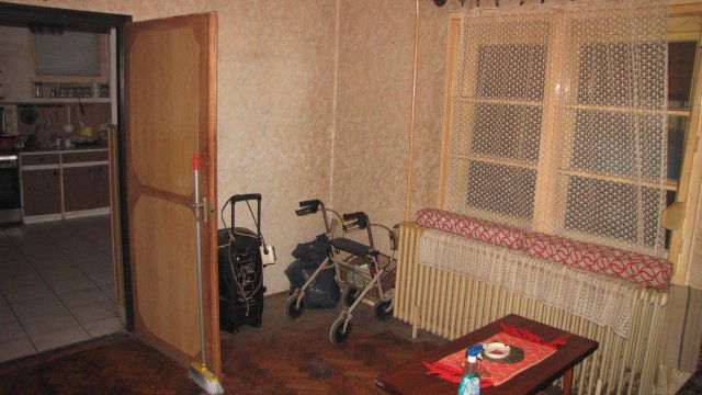 Eladó ikerház, Komlón, Akácfa utcában 10.85 M Ft, 2 szobás