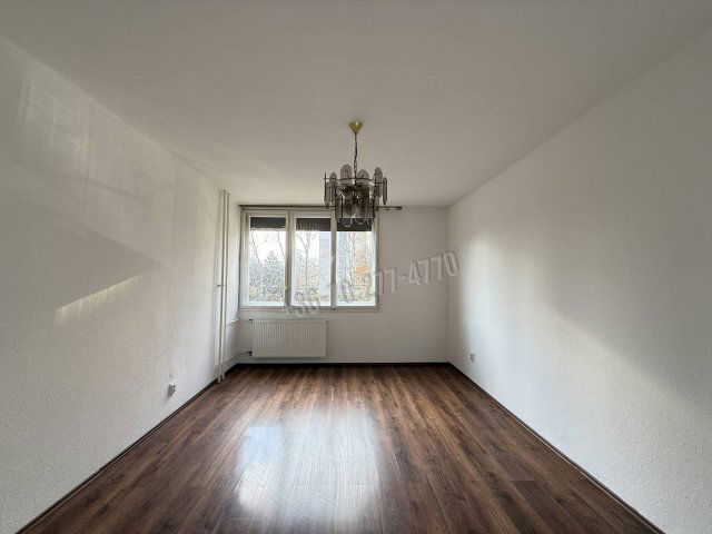 Eladó téglalakás, Oroszlányban, Népek barátsága utcában