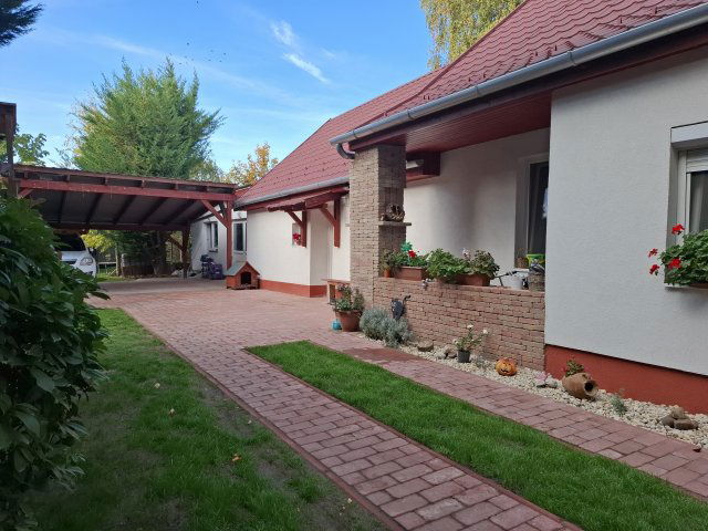 Eladó családi ház, Balatonkenesén 119 M Ft, 3 szobás