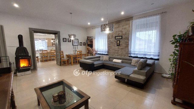 Eladó családi ház, Kisújszálláson 62 M Ft, 3 szobás