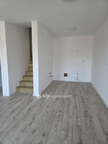 Eladó téglalakás, Turán 49.9 M Ft, 1+2 szobás