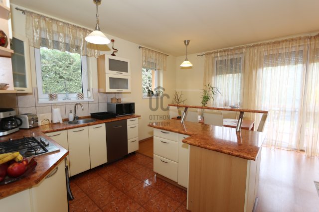 Eladó ikerház, Kistarcsán 119.9 M Ft, 4 szobás